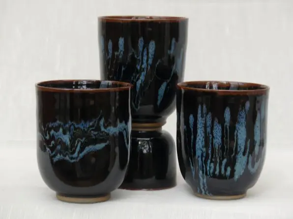 mugs émail bleu de fer sur tenmoku