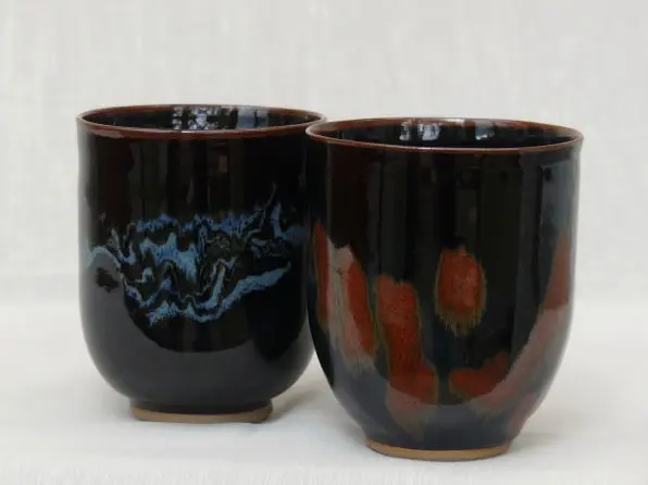 mugs rouge de fer et bleu de fer sur Tenmoku